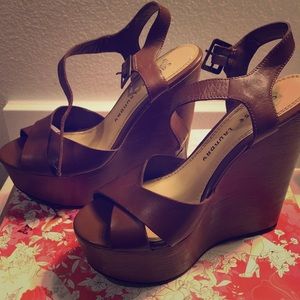 Chinese Laundry wedges